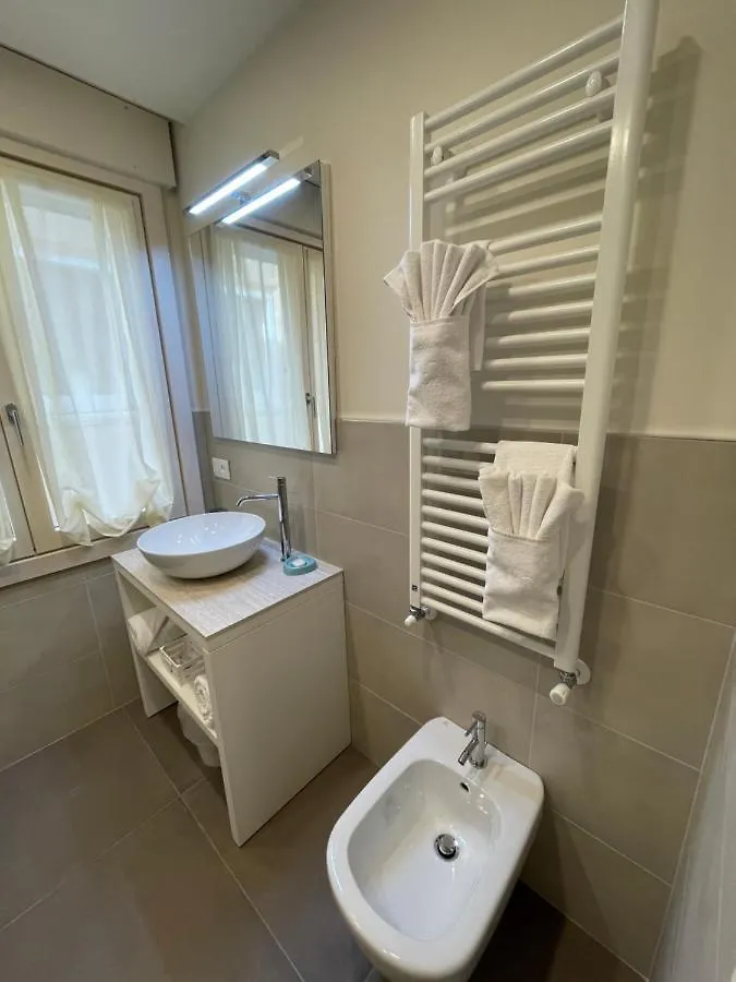 Lucia Holiday Apartments Lazise